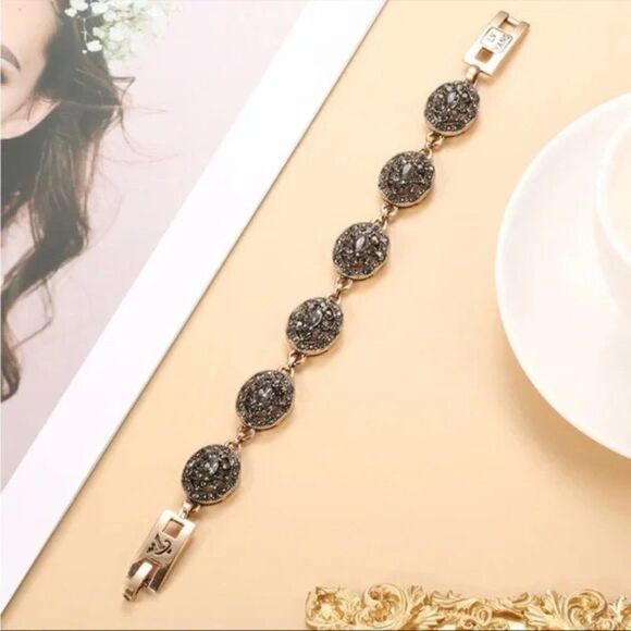 C#40 ⭐️New Antiqued Gold Black Gemstone Bracelet - Picture 4 of 8
